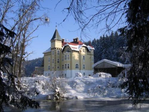 Schitterend kasteeltje, horeca-object, hotel te koop, Zuid-Bohemen Tsjechie.